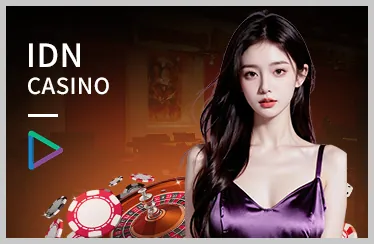 Bàn Poker với chip và quân bài